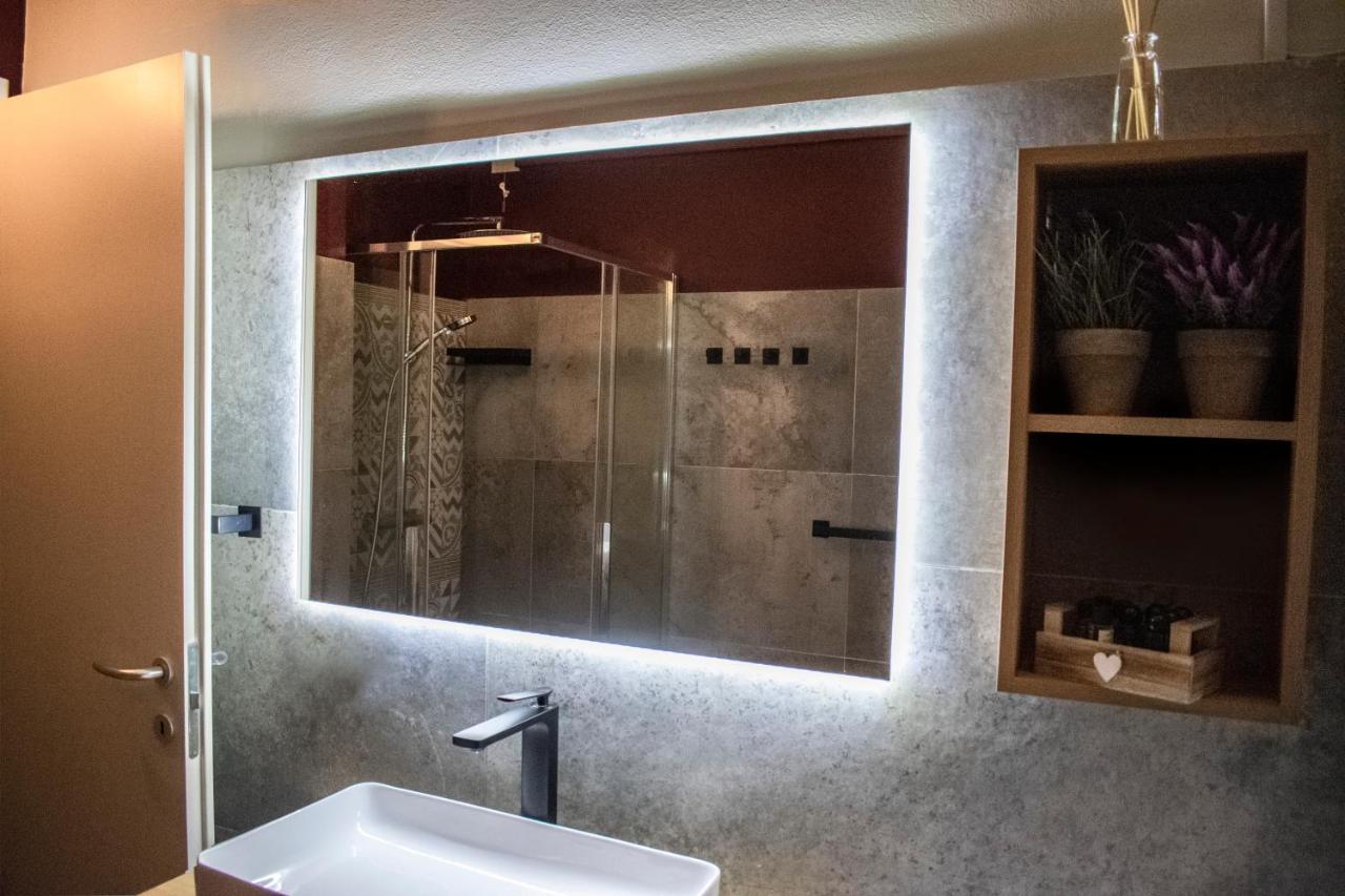 Apartment Charme And Relax With Garden And Swimming Pool Desenzano del Garda Kültér fotó