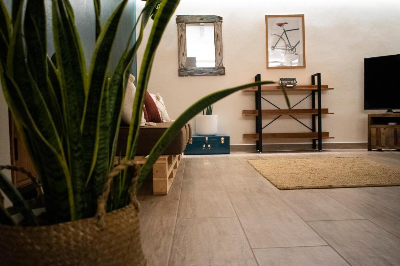 Apartment Charme And Relax With Garden And Swimming Pool Desenzano del Garda Kültér fotó