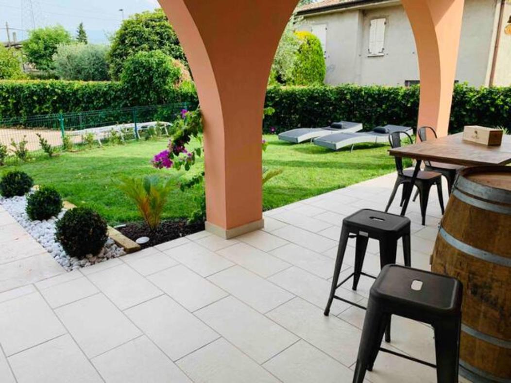 Apartment Charme And Relax With Garden And Swimming Pool Desenzano del Garda Kültér fotó