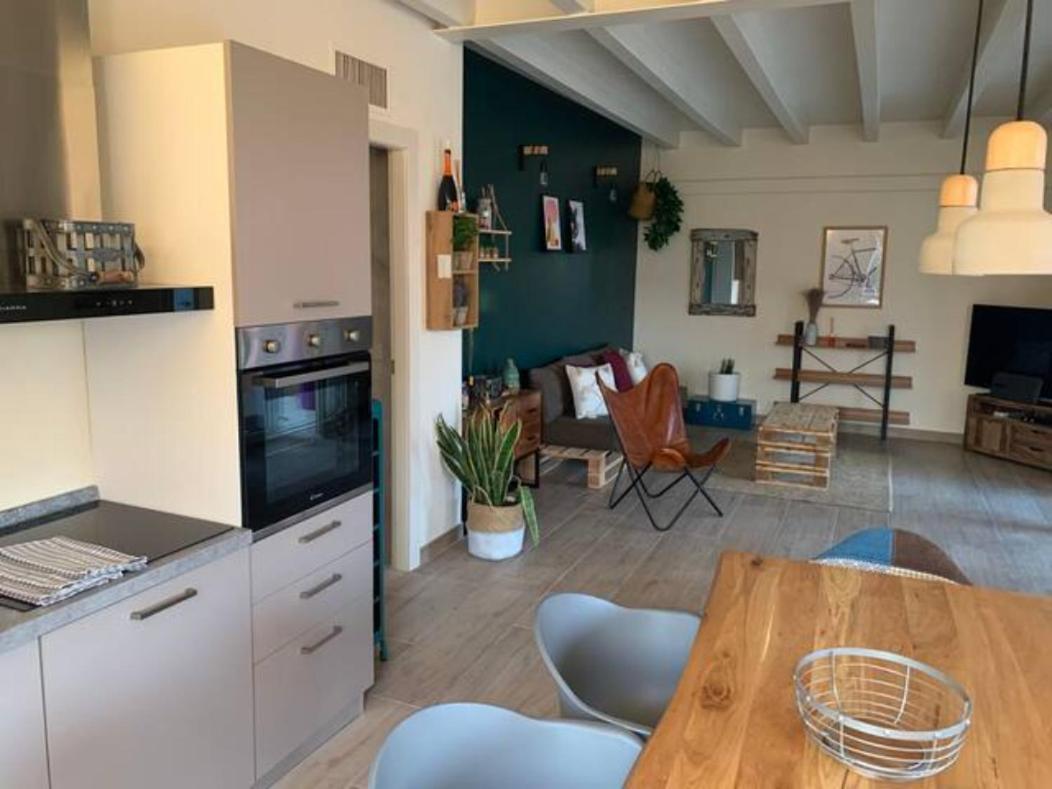 Apartment Charme And Relax With Garden And Swimming Pool Desenzano del Garda Kültér fotó